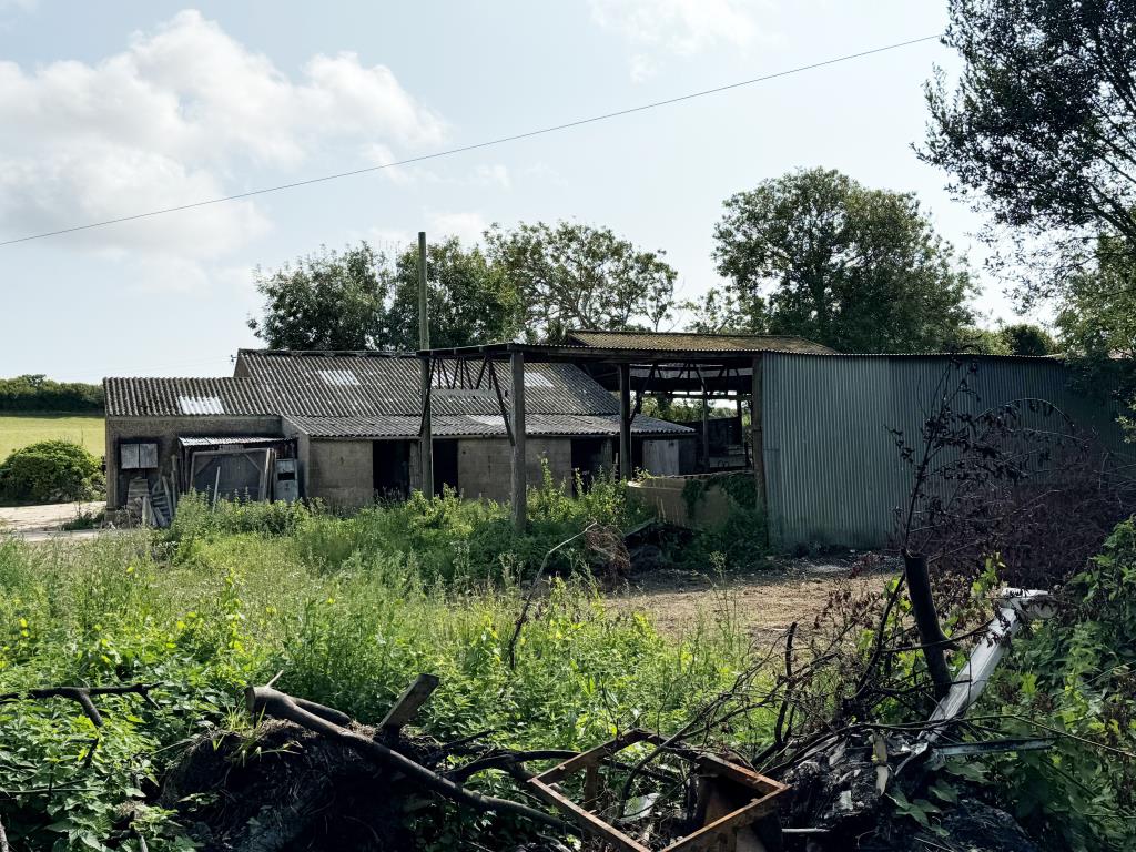 Lot: 130 - FREEHOLD RURAL BARN WITH CONSENT FOR CONVERSION ON A PLOT OF 1.27 ACRES - Some of the Existing Buildings on the Site